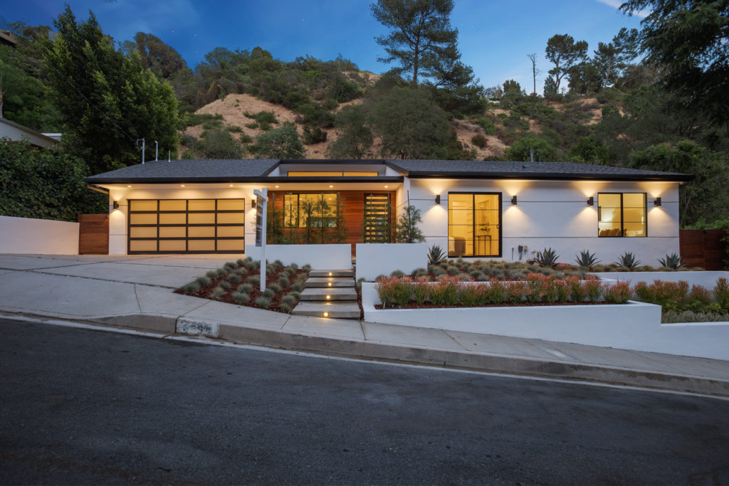 Street-side view of 2084 Roscomare contemporary home, Bel Air